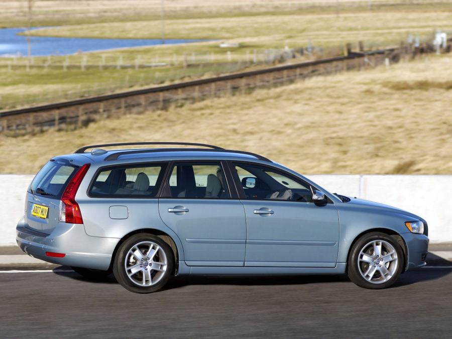  Volvo V50 2007 года  (UK) (фото 8 из 15)